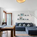 Mit Terrasse
