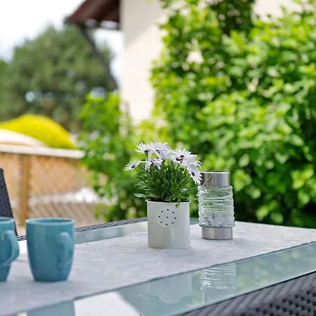 Mit Terrasse